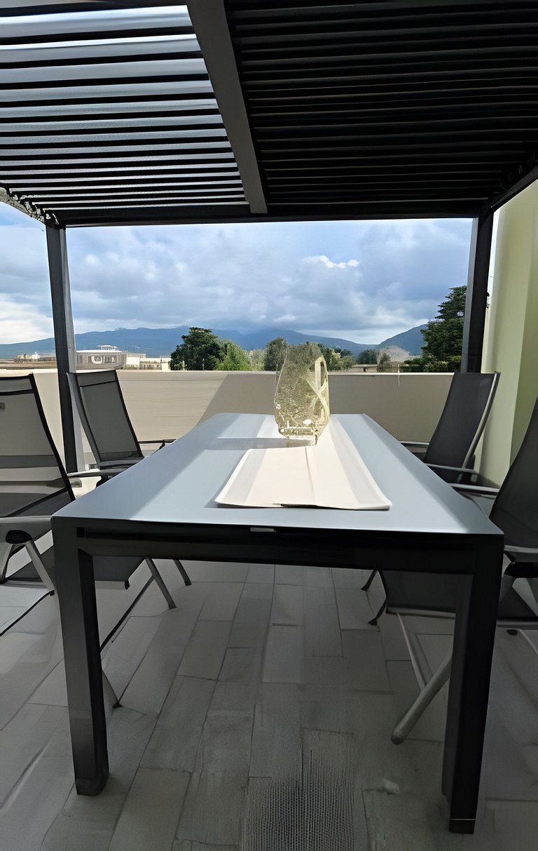 Relax a Lucca: Terrazza, Stile e Parcheggio