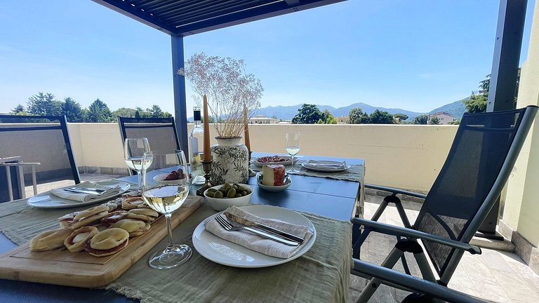 Relax a Lucca: Terrazza, Stile e Parcheggio
