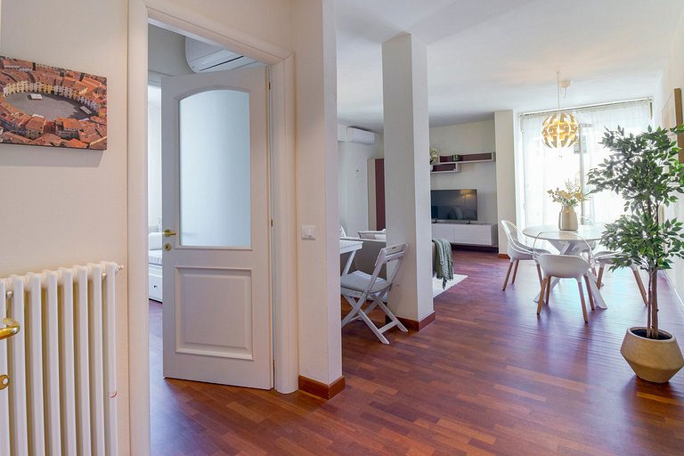 Appartamento con Terrazza e Parcheggio a Lucca