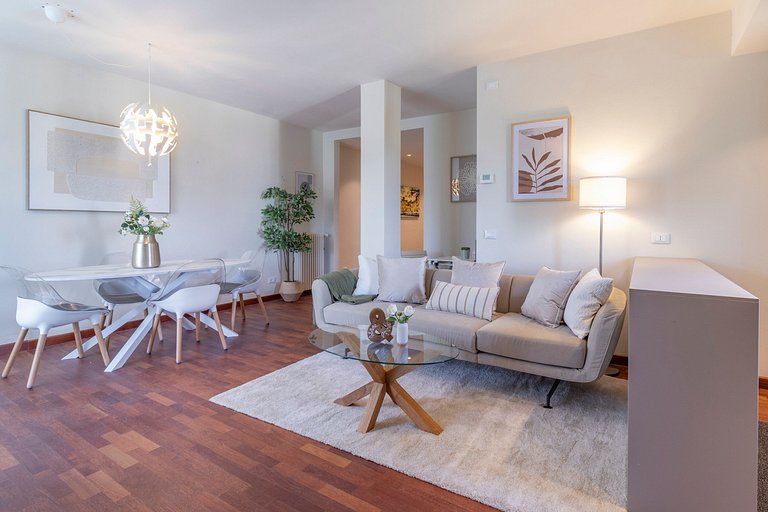 Relax a Lucca: Terrazza, Stile e Parcheggio